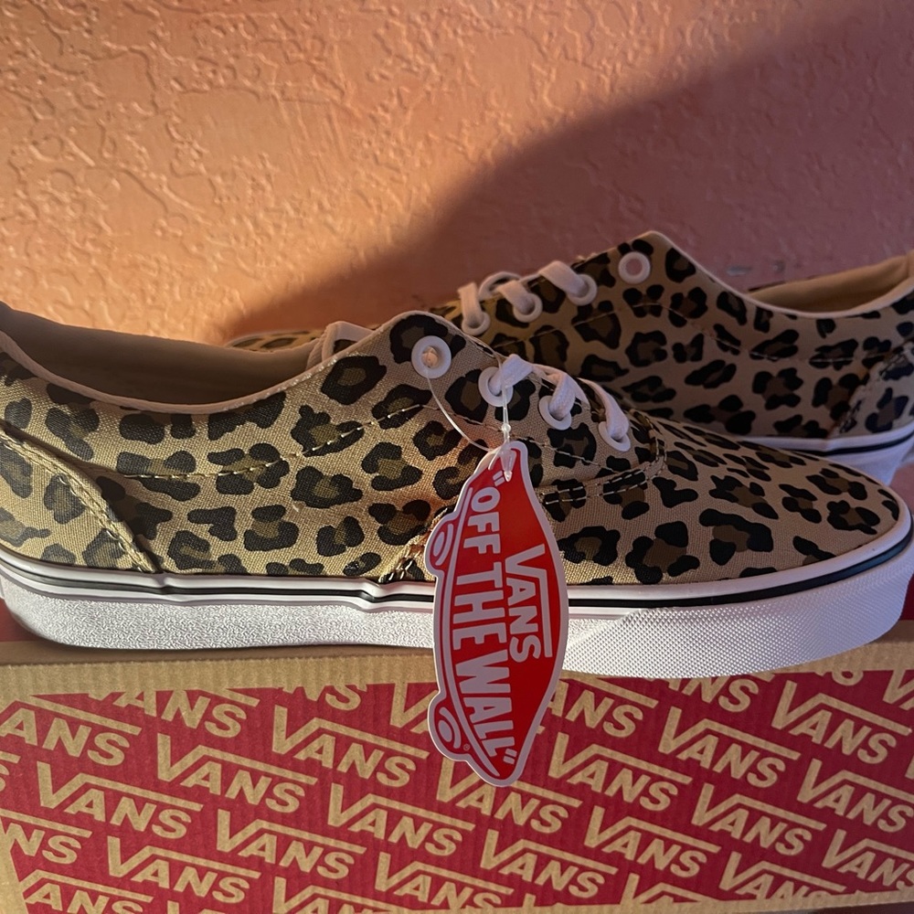 NWT Leapord Vans womens size 7.5